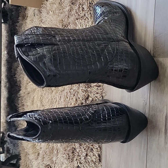 Boots - Picture 6 of 12